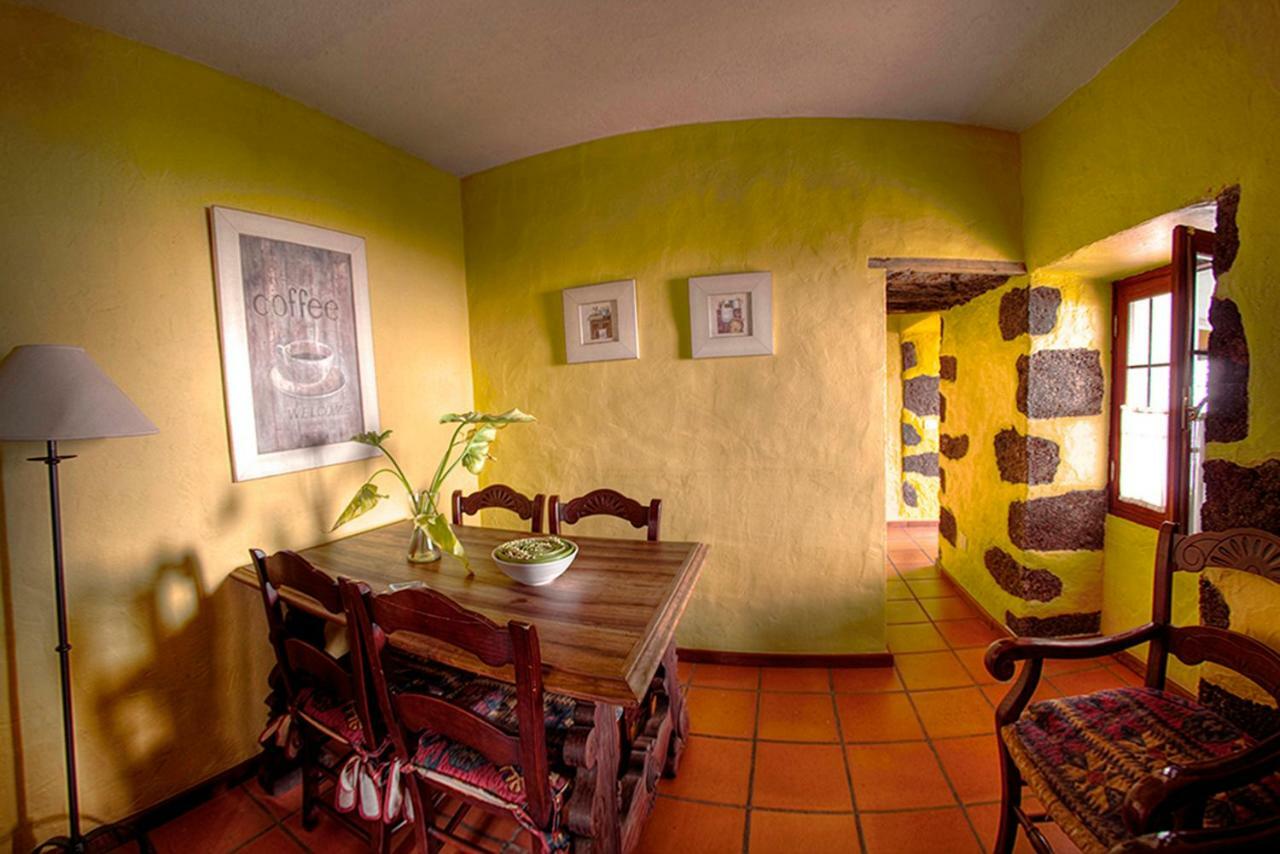 Geranios Rojos Pension Las Rosas  Buitenkant foto