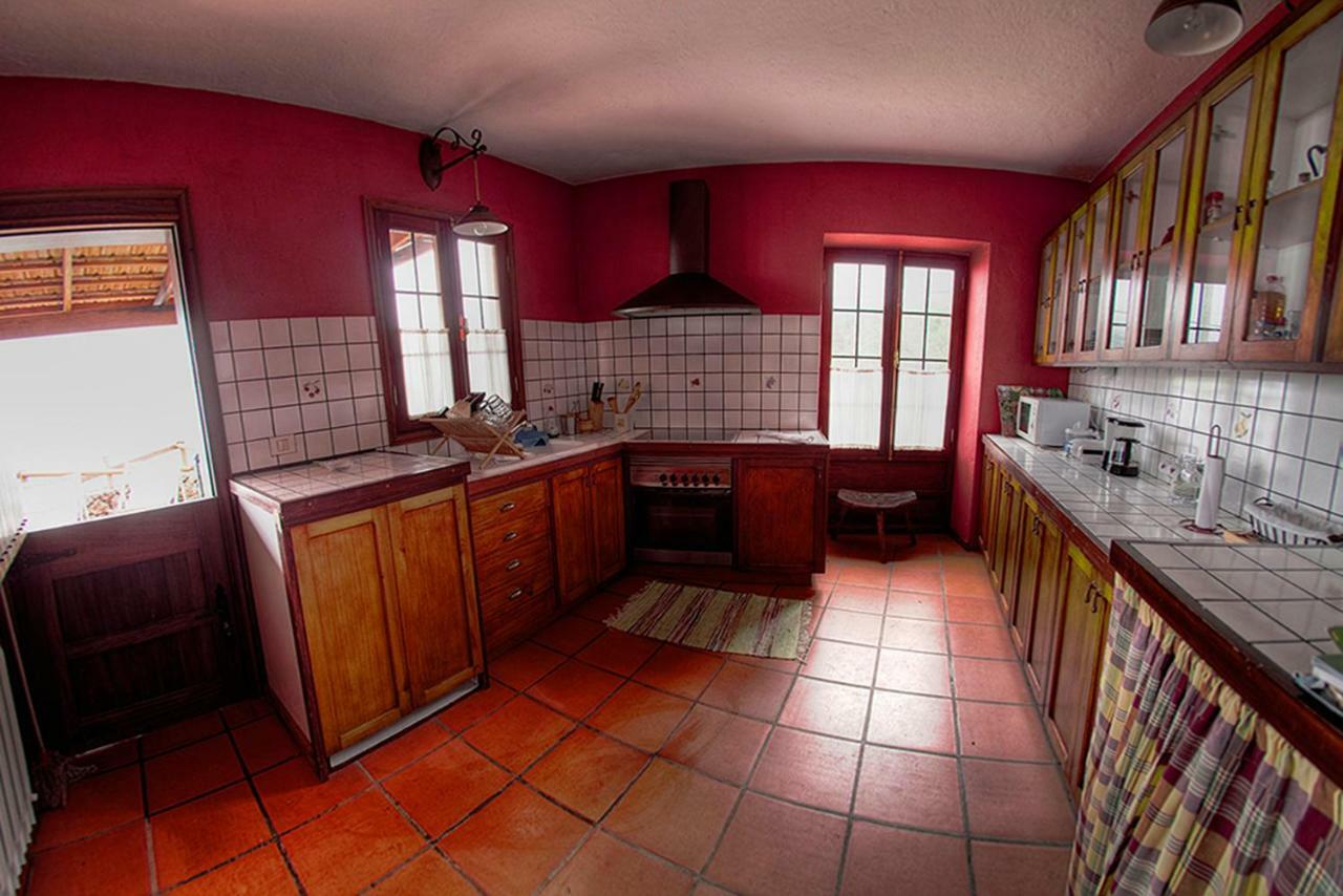 Geranios Rojos Pension Las Rosas  Buitenkant foto